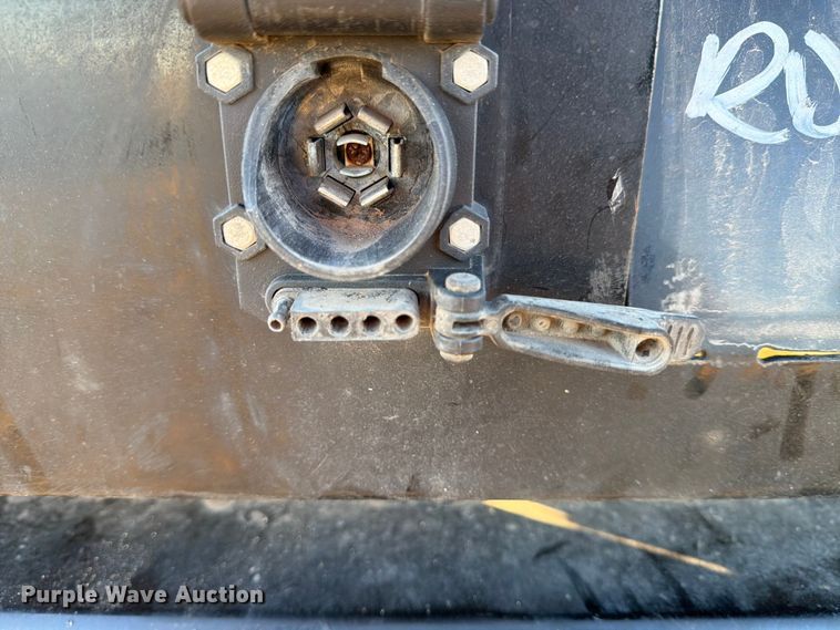 image for item DX5867 2015 Ford F250 Super Duty XLT SuperCab flatbed pickup truck