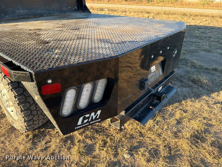 image for item DX5867 2015 Ford F250 Super Duty XLT SuperCab flatbed pickup truck