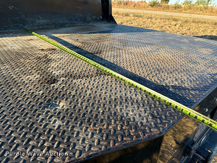 image for item DX5867 2015 Ford F250 Super Duty XLT SuperCab flatbed pickup truck