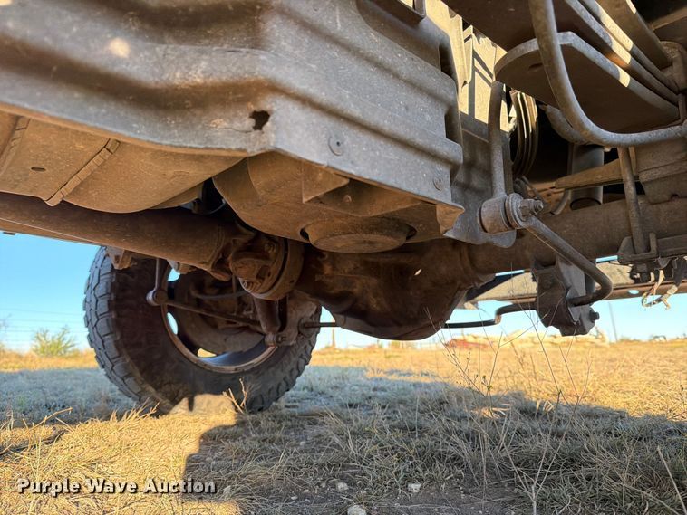 image for item DX5867 2015 Ford F250 Super Duty XLT SuperCab flatbed pickup truck