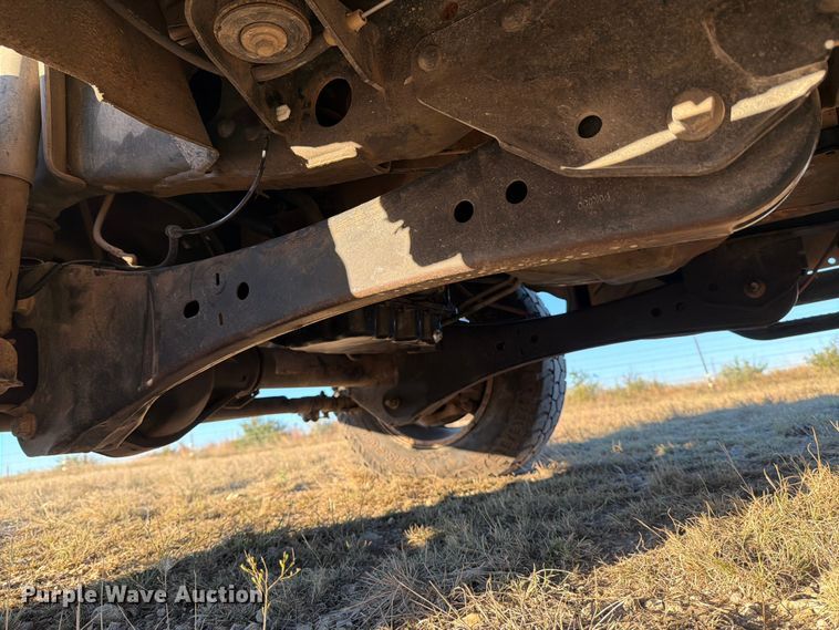 image for item DX5867 2015 Ford F250 Super Duty XLT SuperCab flatbed pickup truck