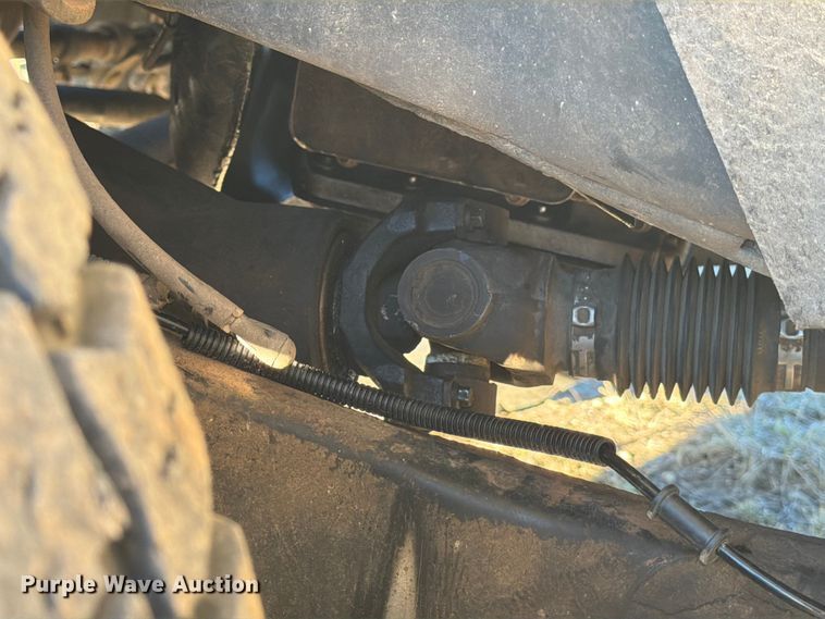 image for item DX5867 2015 Ford F250 Super Duty XLT SuperCab flatbed pickup truck