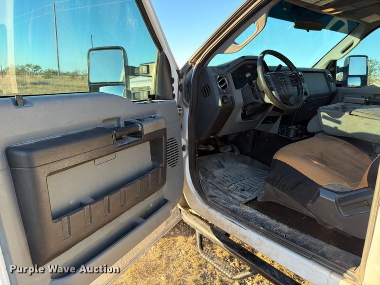 image for item DX5867 2015 Ford F250 Super Duty XLT SuperCab flatbed pickup truck