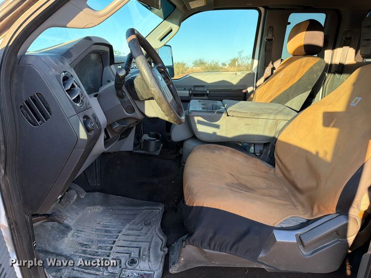 image for item DX5867 2015 Ford F250 Super Duty XLT SuperCab flatbed pickup truck