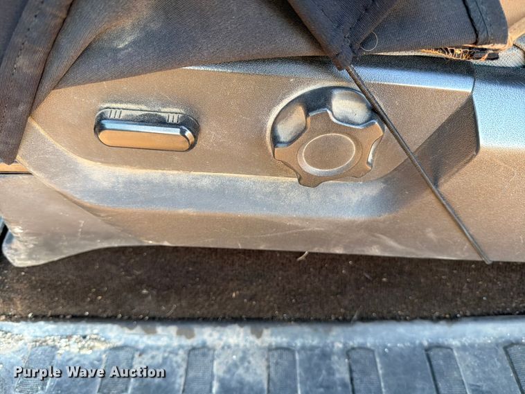 image for item DX5867 2015 Ford F250 Super Duty XLT SuperCab flatbed pickup truck