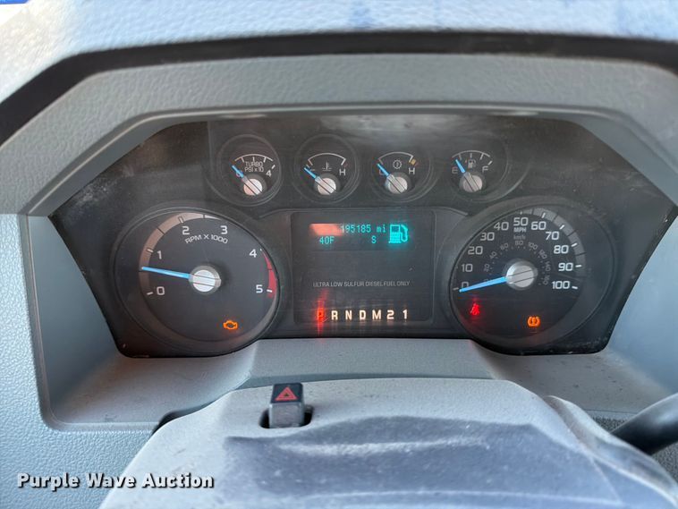 image for item DX5867 2015 Ford F250 Super Duty XLT SuperCab flatbed pickup truck