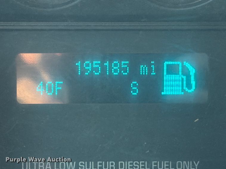 image for item DX5867 2015 Ford F250 Super Duty XLT SuperCab flatbed pickup truck