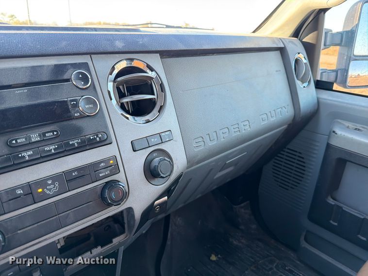 image for item DX5867 2015 Ford F250 Super Duty XLT SuperCab flatbed pickup truck