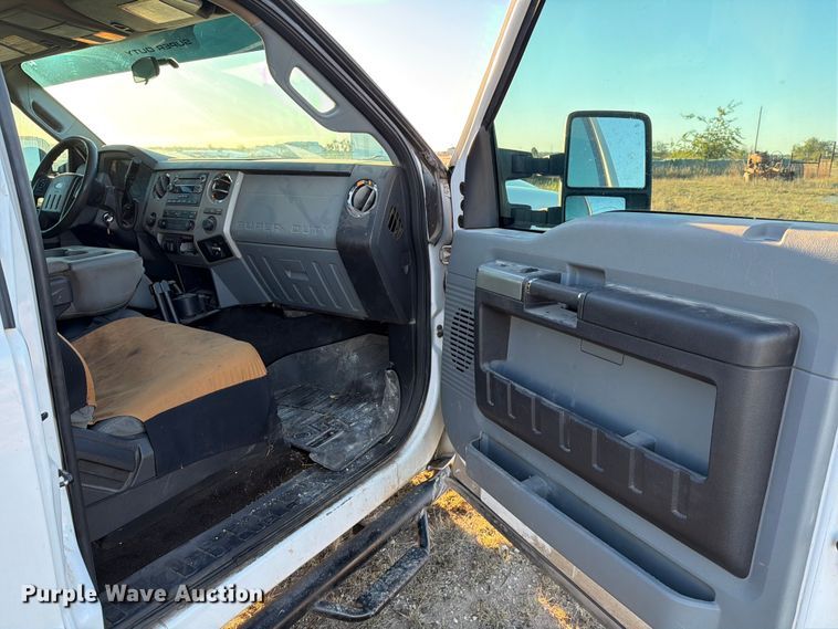 image for item DX5867 2015 Ford F250 Super Duty XLT SuperCab flatbed pickup truck