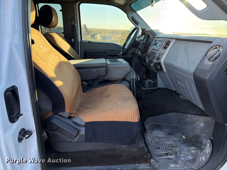 image for item DX5867 2015 Ford F250 Super Duty XLT SuperCab flatbed pickup truck