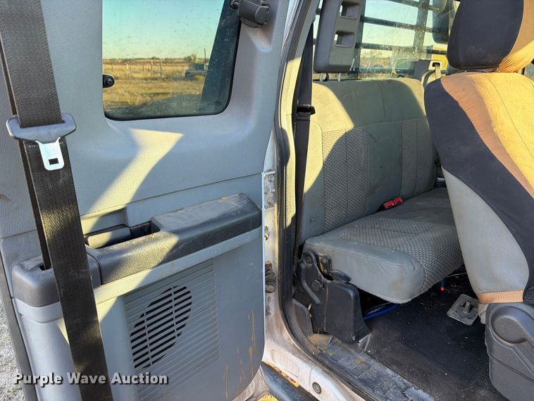 image for item DX5867 2015 Ford F250 Super Duty XLT SuperCab flatbed pickup truck