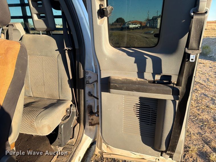 image for item DX5867 2015 Ford F250 Super Duty XLT SuperCab flatbed pickup truck