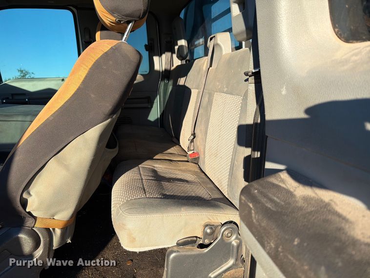 image for item DX5867 2015 Ford F250 Super Duty XLT SuperCab flatbed pickup truck