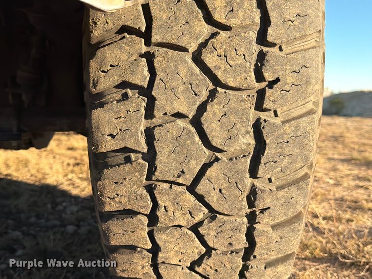 image for item DX5867 2015 Ford F250 Super Duty XLT SuperCab flatbed pickup truck