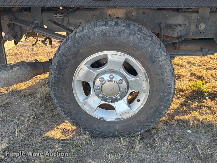 image for item DX5867 2015 Ford F250 Super Duty XLT SuperCab flatbed pickup truck