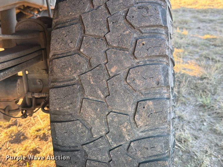 image for item DX5867 2015 Ford F250 Super Duty XLT SuperCab flatbed pickup truck