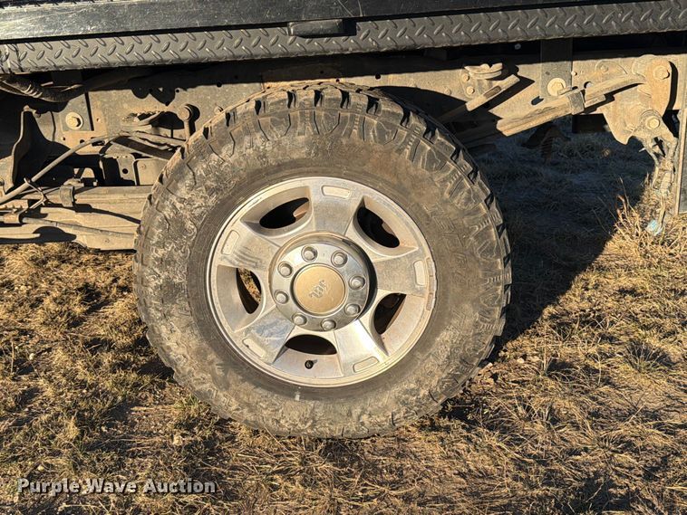 image for item DX5867 2015 Ford F250 Super Duty XLT SuperCab flatbed pickup truck