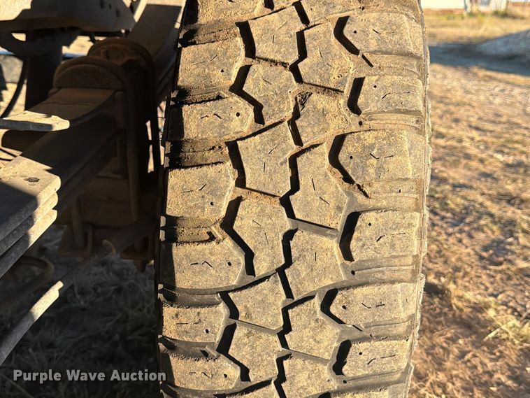 image for item DX5867 2015 Ford F250 Super Duty XLT SuperCab flatbed pickup truck