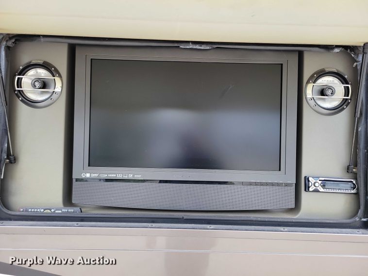 image for item DX6599 2008 Mandalay Lovers Nest RV