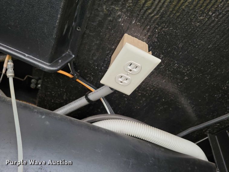 image for item DX6599 2008 Mandalay Lovers Nest RV