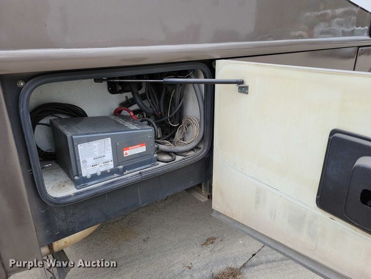 image for item DX6599 2008 Mandalay Lovers Nest RV