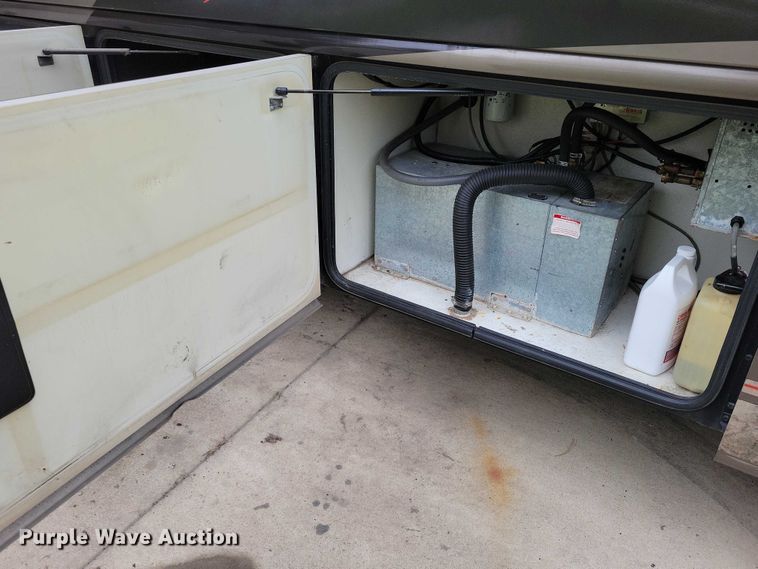 image for item DX6599 2008 Mandalay Lovers Nest RV