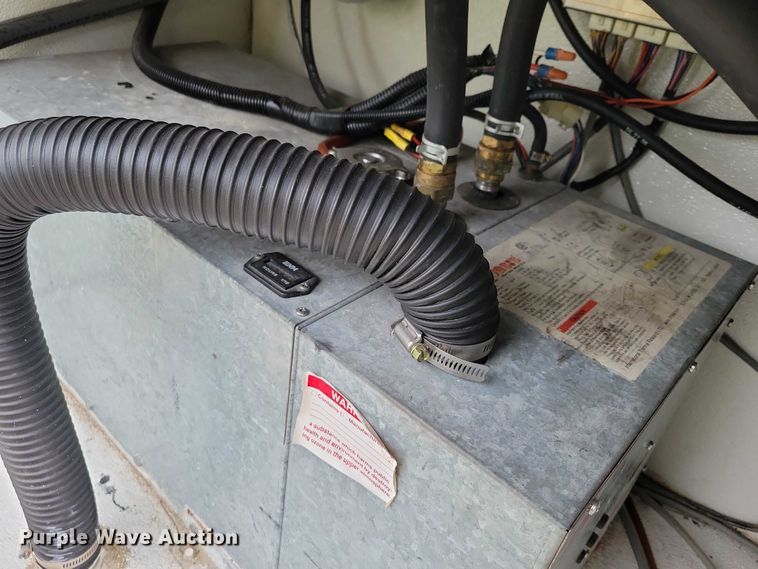 image for item DX6599 2008 Mandalay Lovers Nest RV