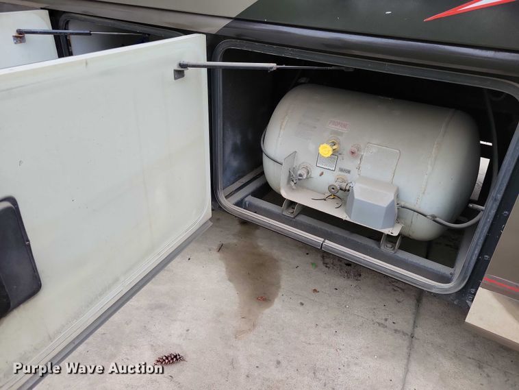 image for item DX6599 2008 Mandalay Lovers Nest RV