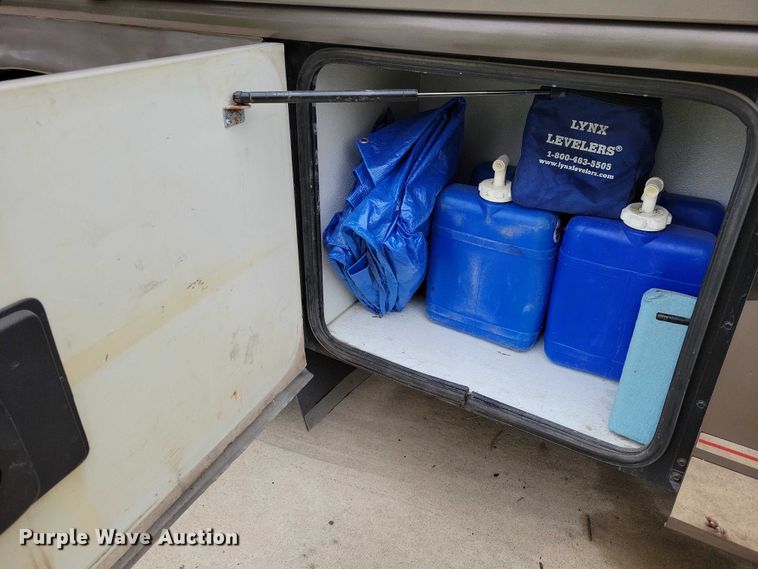 image for item DX6599 2008 Mandalay Lovers Nest RV