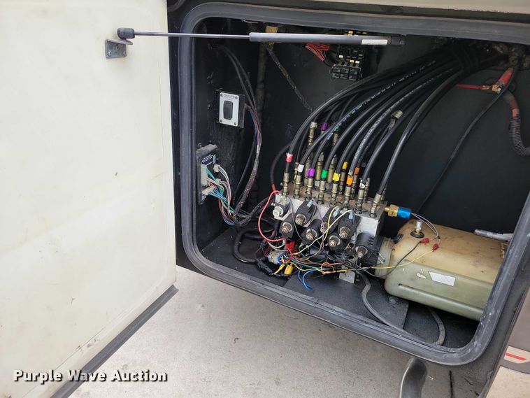 image for item DX6599 2008 Mandalay Lovers Nest RV