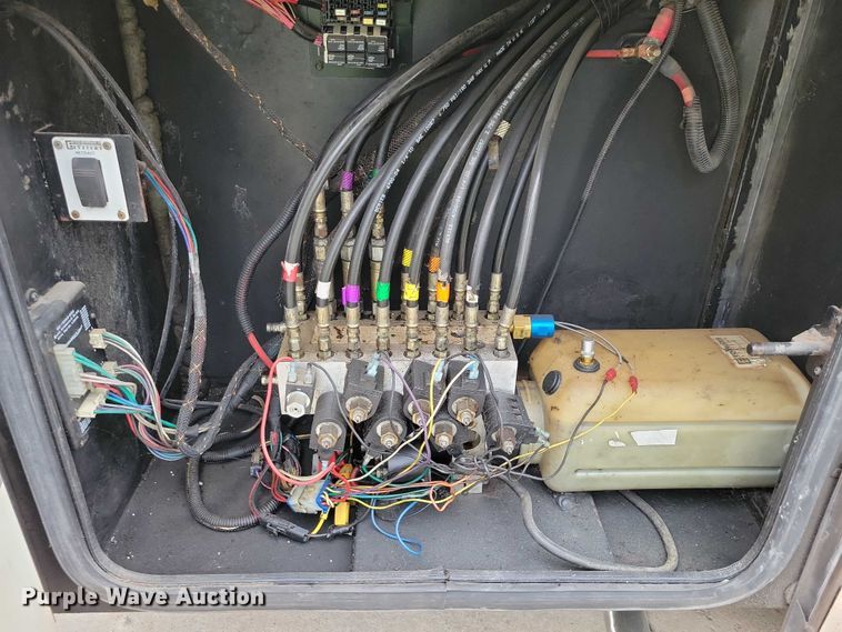 image for item DX6599 2008 Mandalay Lovers Nest RV