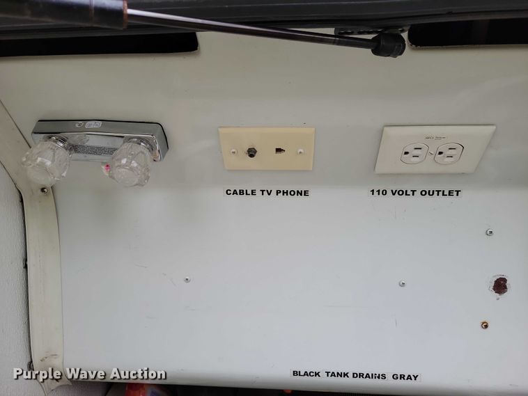 image for item DX6599 2008 Mandalay Lovers Nest RV