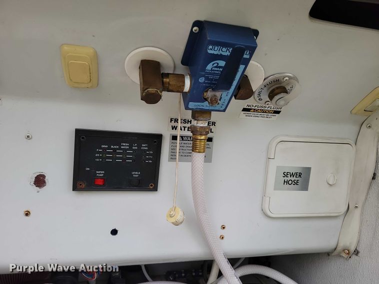 image for item DX6599 2008 Mandalay Lovers Nest RV