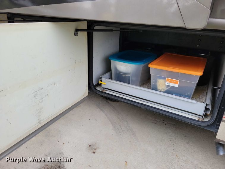 image for item DX6599 2008 Mandalay Lovers Nest RV