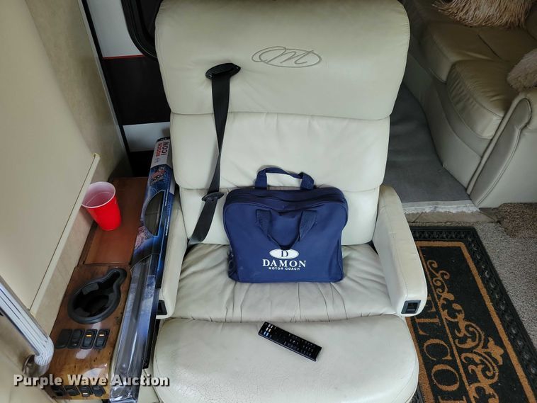 image for item DX6599 2008 Mandalay Lovers Nest RV