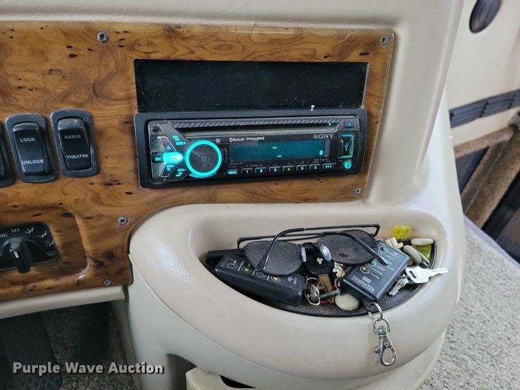 image for item DX6599 2008 Mandalay Lovers Nest RV