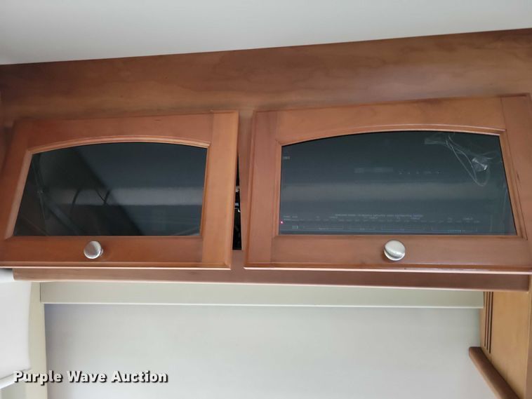 image for item DX6599 2008 Mandalay Lovers Nest RV