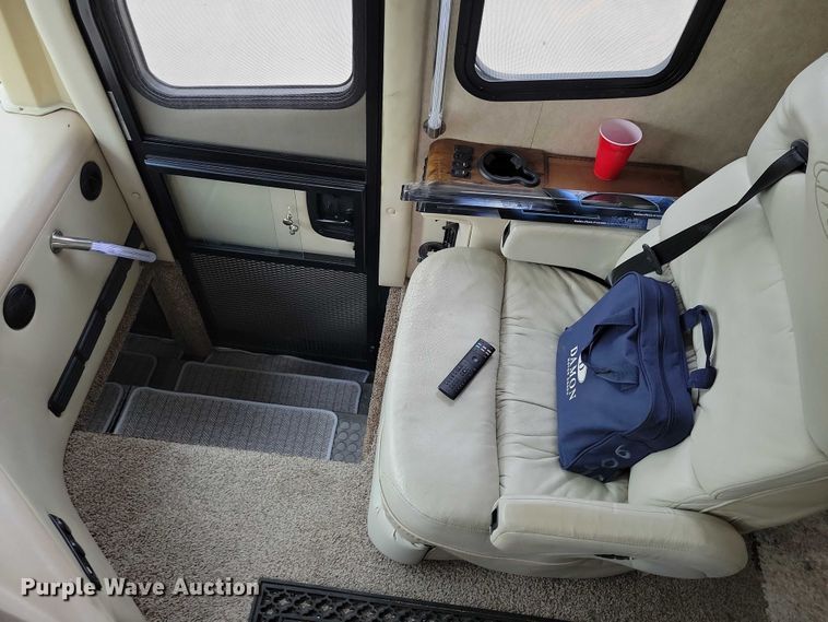 image for item DX6599 2008 Mandalay Lovers Nest RV