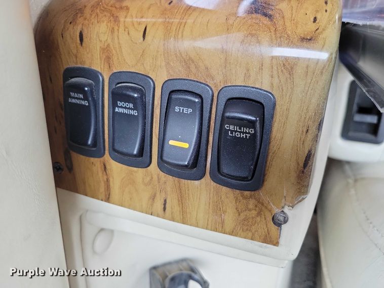 image for item DX6599 2008 Mandalay Lovers Nest RV