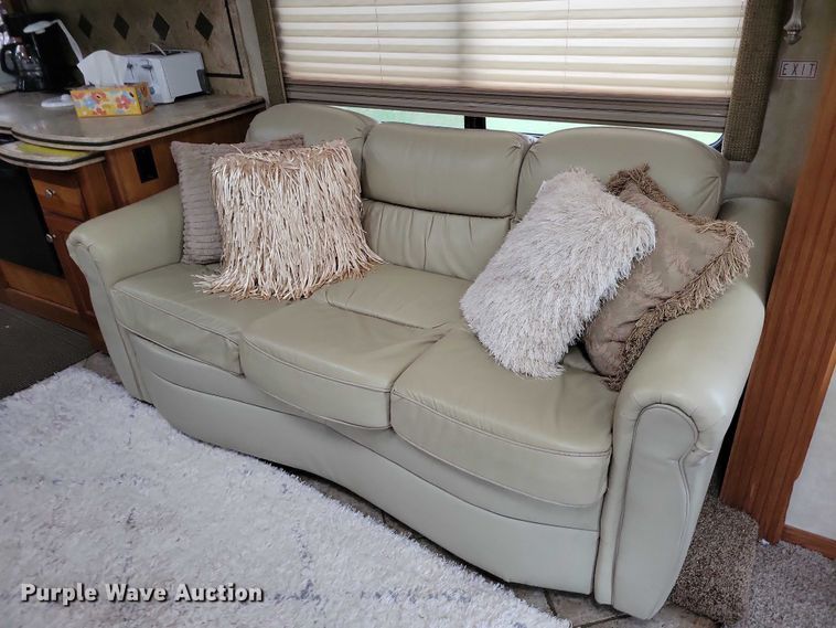 image for item DX6599 2008 Mandalay Lovers Nest RV