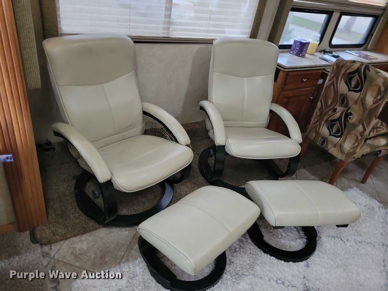 image for item DX6599 2008 Mandalay Lovers Nest RV