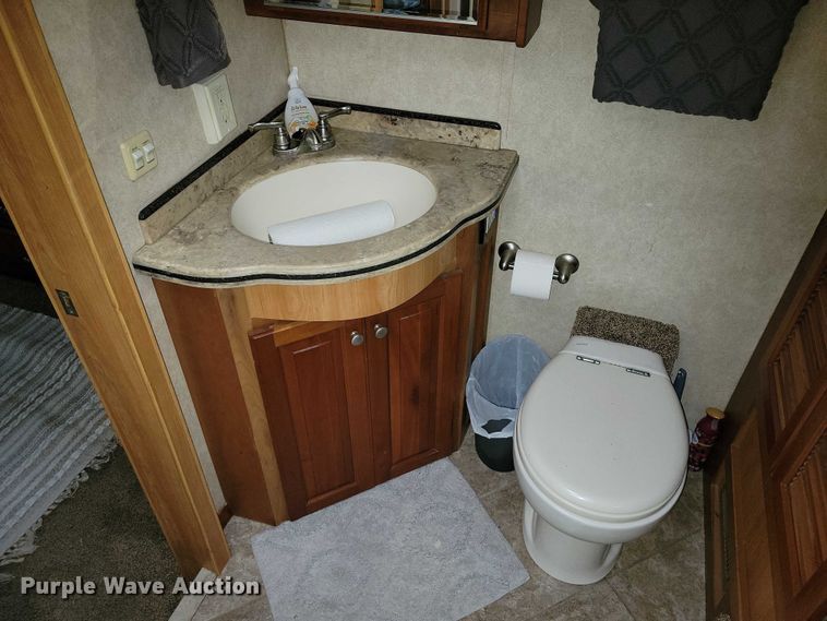 image for item DX6599 2008 Mandalay Lovers Nest RV