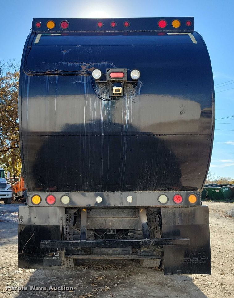 image for item DX6601 2004 Mack  600 refuse truck