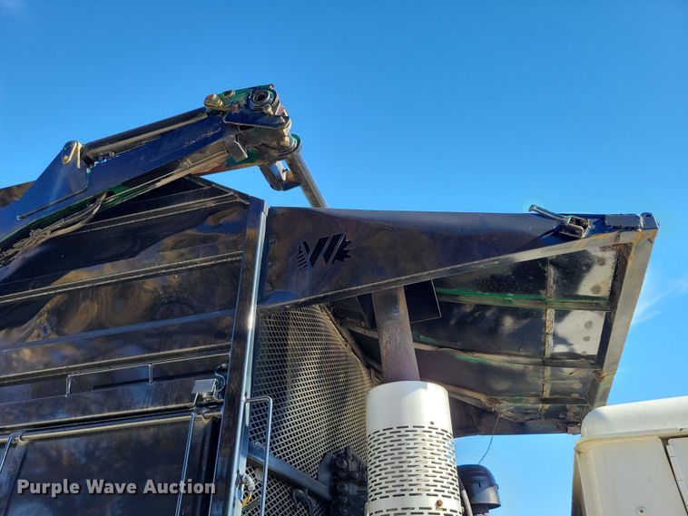 image for item DX6601 2004 Mack  600 refuse truck