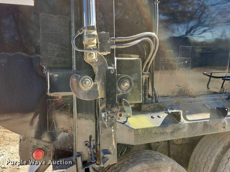 image for item DX6601 2004 Mack  600 refuse truck