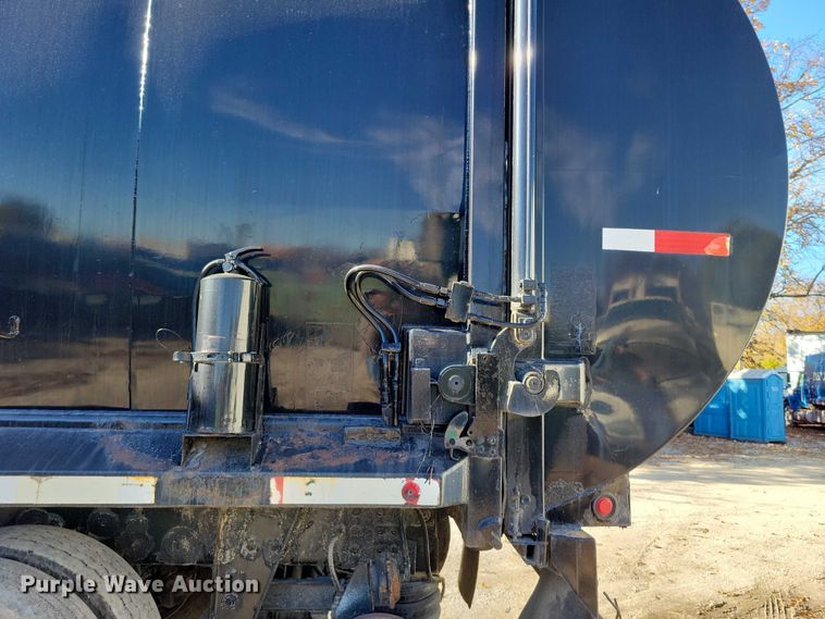 image for item DX6601 2004 Mack  600 refuse truck