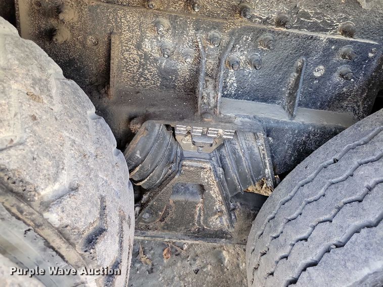 image for item DX6601 2004 Mack  600 refuse truck