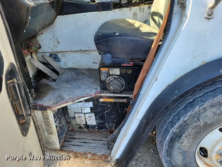 image for item DX6601 2004 Mack  600 refuse truck