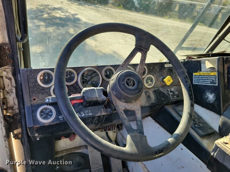 image for item DX6601 2004 Mack  600 refuse truck