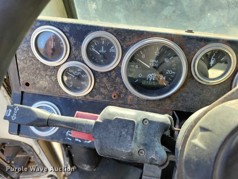 image for item DX6601 2004 Mack  600 refuse truck